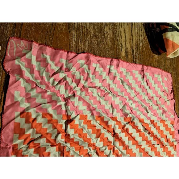 Vintage Vera Neumann pink red gray womens square scarf wrap 22x21.5 - Picture 4 of 4